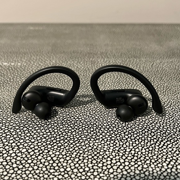 Powerbeats Pro - Black - Picture 3 of 5